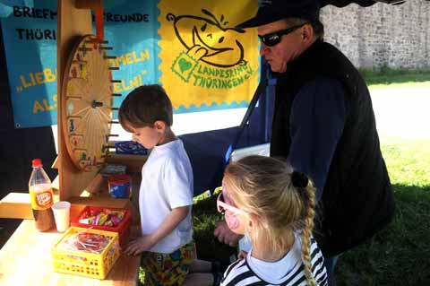 Stand der Briefmarkensammler mit Glücksrad zum 19. Familienfrühlingsfest - Citadelle Erfurt - Petersberg 2018