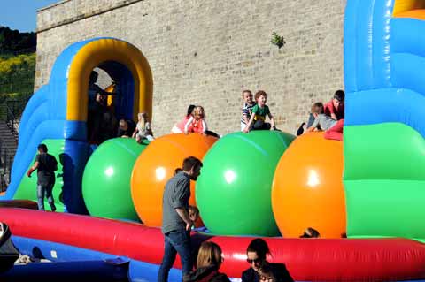 Hüpfburg zum 19. Familienfrühlingsfest - Citadelle Erfurt - Petersberg