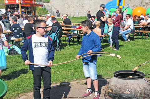 Knüppelbrot - 19. Familienfrühlingsfest 2018