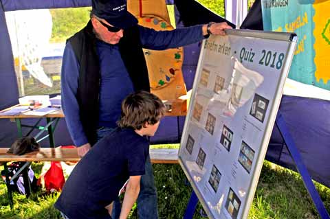 Stand der Briefmarkensammler mit Quiz zum 19. Familienfrühlingsfest - Citadelle Erfurt - Petersberg