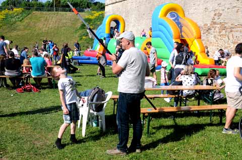 Würstchen-Schnappen zum 19. Familienfrühlingsfest - Citadelle Erfurt - Petersberg