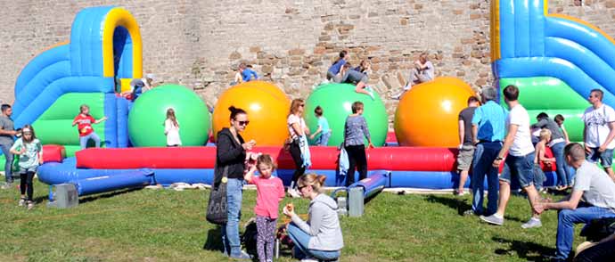 Hüpfburg - 19. Familienfrühlingsfest 2018