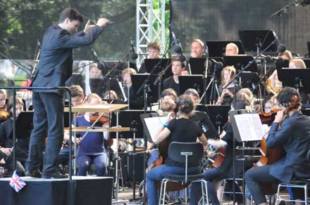 Dirigent Erik Sieglerschmidt zum Vorkonzert Weimarhallenpark 2014 - Orchester der Ottmar-Gerster-Musikschule